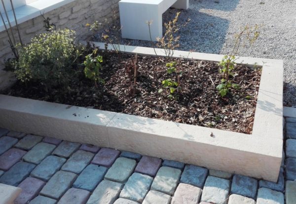 Bordure de jardin droite, jardinière modulable, aspect ciselé bouchardé, longueur 125, largeur 27 cm – Image 3
