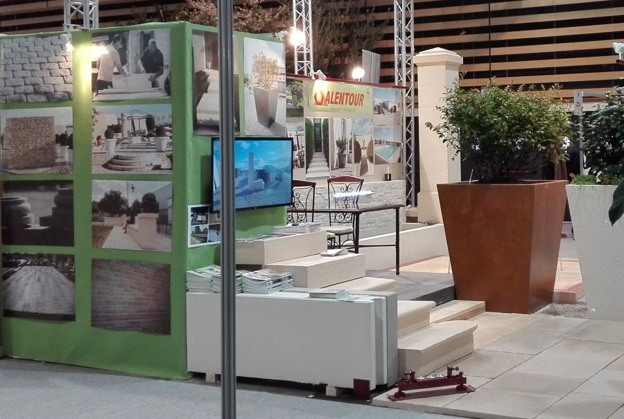 CITOMUR et ECOMUR BÉTON, présentés au salon Paysalia 2017, viennent compléter notre gamme de murs et murets de clôture monoblocs. 