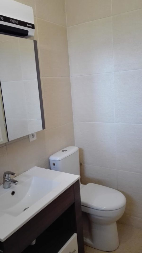 Dalle béton grenaillée , carrée 50 x 50, antidérapante – Image 5