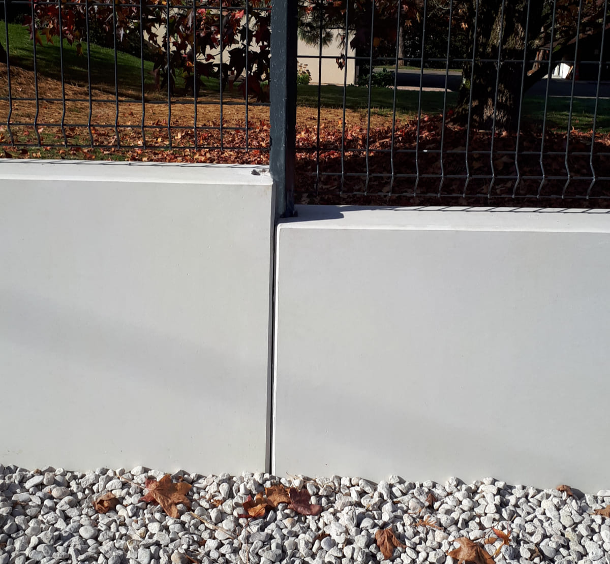 Mur de clôture préfabriqué en béton, une face lisse et une face