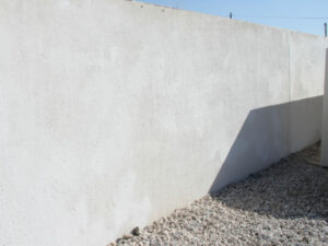 Muret de clôture monobloc aspect grenaillé