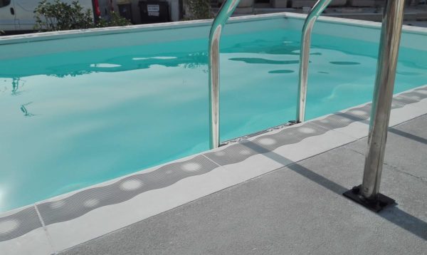 Margelle de piscine plate, modèle contemporain Lumière Vague – Image 2