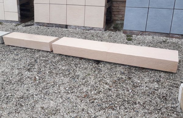 Bloc marche escalier (marche pleine droite), aspect ciselé bouchardé – Image 2