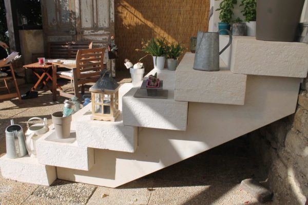 Bloc marche escalier (marche pleine droite), aspect ciselé bouchardé – Image 4
