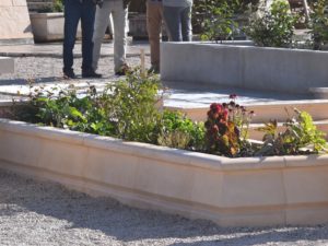 Jardinière modulable finition lisse, à partir de bordure de fontaine et massif