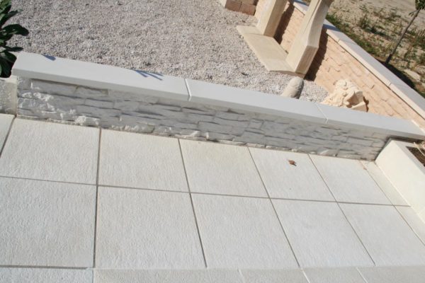 Dalle béton grenaillée , carrée 50 x 50, antidérapante – Image 3