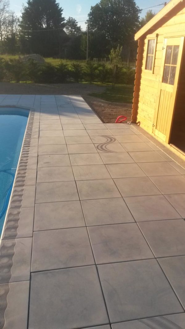 Margelle de piscine plate, modèle contemporain Lumière Vague – Image 3