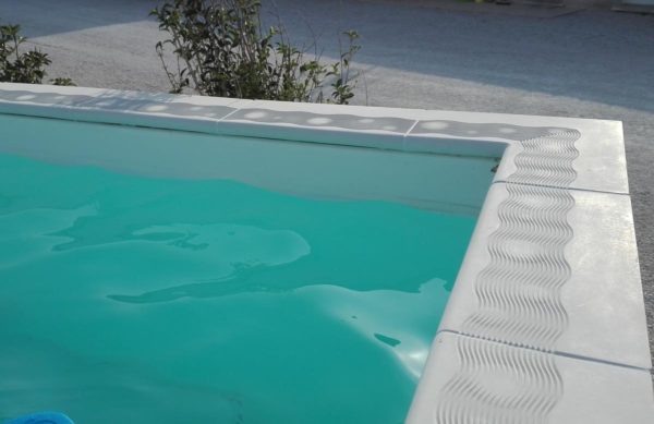 Margelle de piscine plate, modèle contemporain Lumière Vague – Image 4