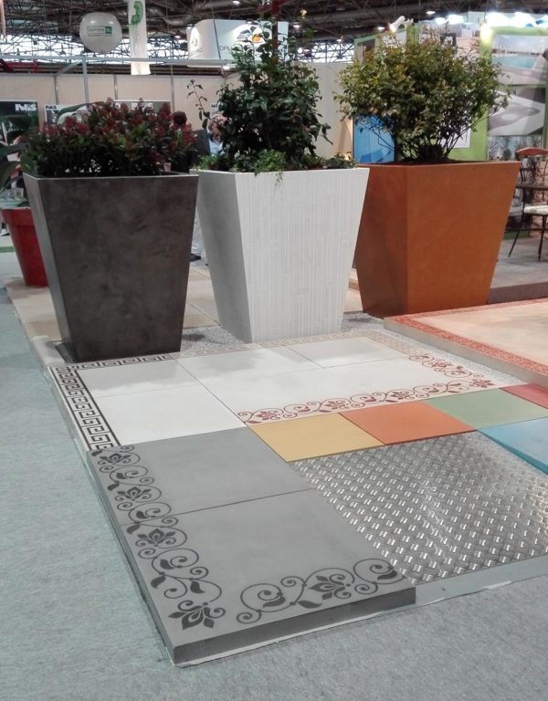 Dalles béton ciré XXL; modèle carré 80 x 80 mono format avec frises à motif – Image 2