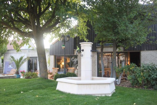 Petite fontaine centrale pour village ou jardin, en pierre reconstituée – Image 5