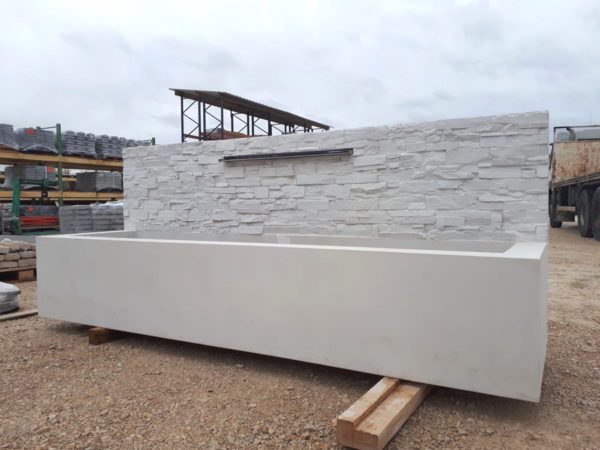 Fontaine murale en béton ciré avec parement intégré, modèle monobloc – Image 4