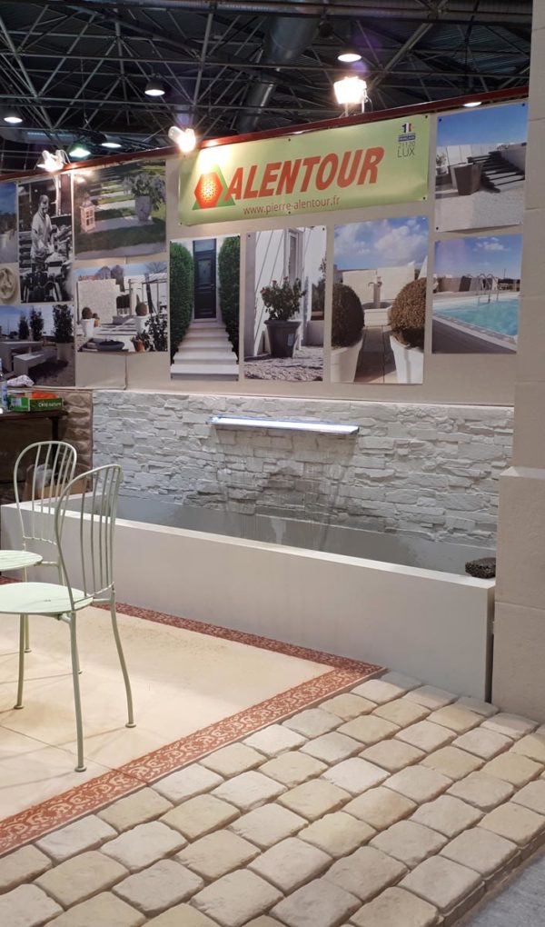 Fontaine murale en béton ciré avec parement intégré, modèle monobloc – Image 6