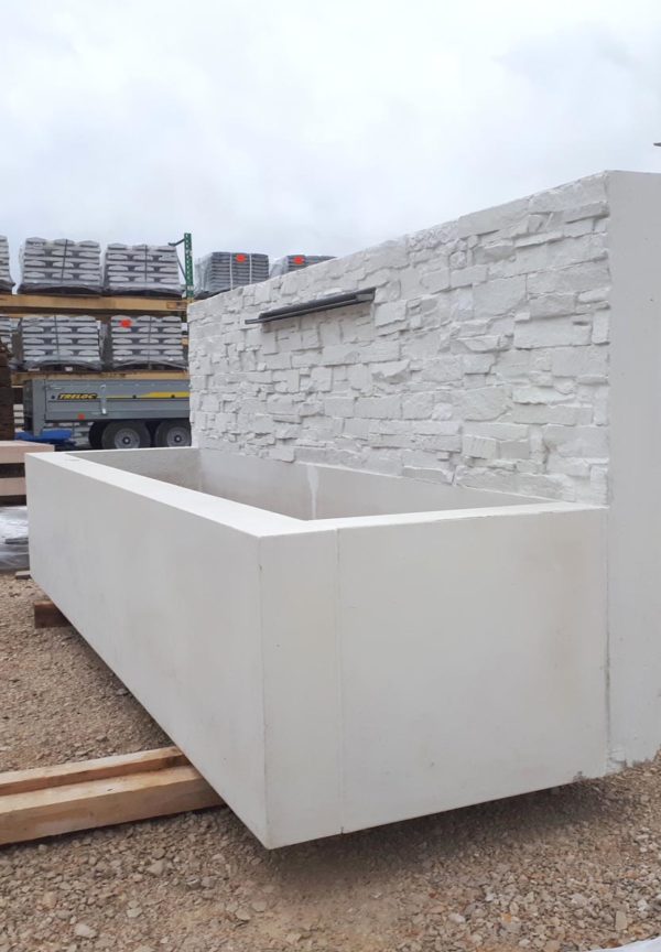 Fontaine murale en béton ciré avec parement intégré, modèle monobloc – Image 13