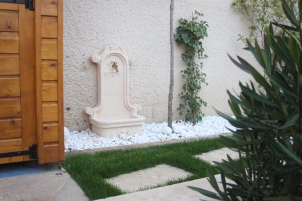 Fontaine de jardin murale en pierre reconstituée, modèle 2 – Image 3