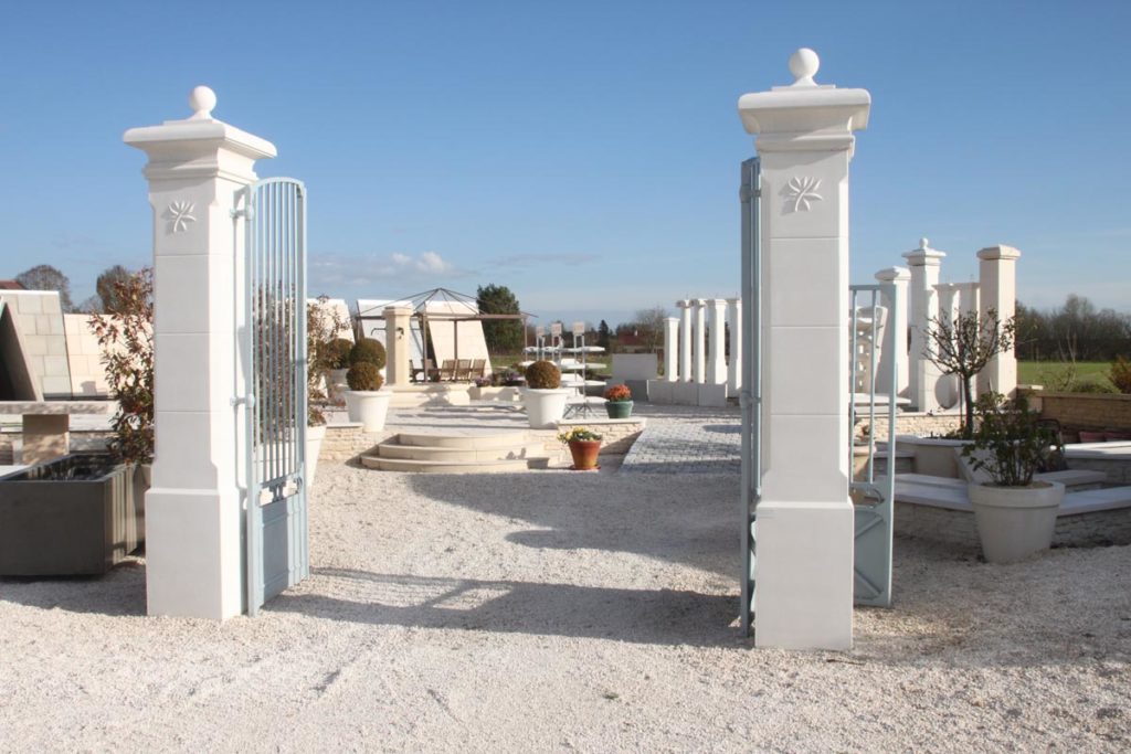 Piliers de portail lisse 40 et 50, gamme Provence, avec couronnement et