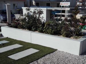 Jardinière modulable en murs de béton lisse