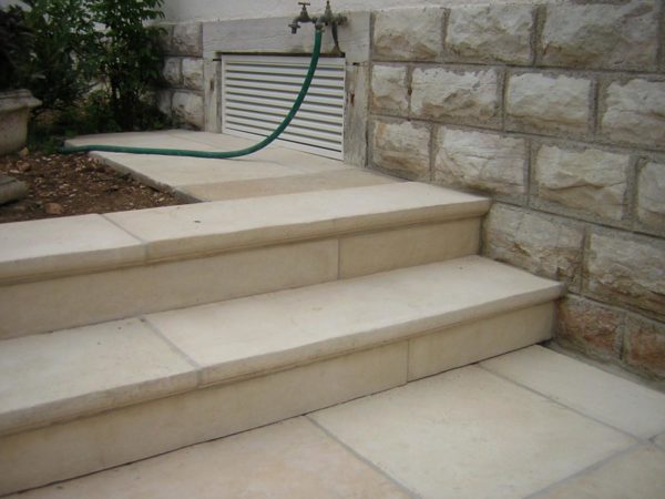 Marche escalier Abbatiale – Image 17