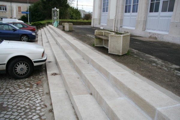 Bloc marche escalier (marche pleine droite), aspect ciselé bouchardé – Image 10