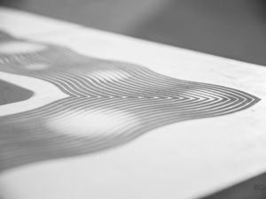 Margelle de piscine plate, modèle contemporain Lumière Vague