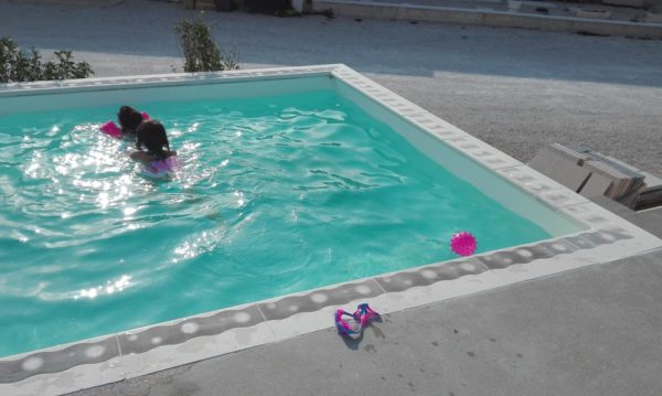 Margelle de piscine plate, modèle contemporain Lumière Vague – Image 15