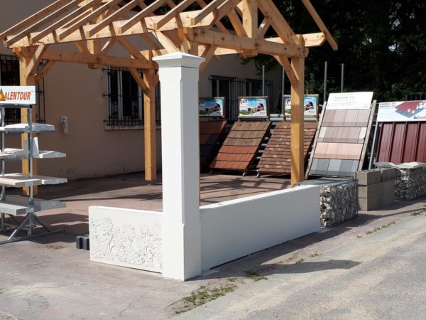 Murs de soutènement en l béton préfabriqué. Muret de clôture béton lisse et muret décoratif Vignes.