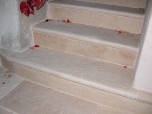 Marche escalier Altar