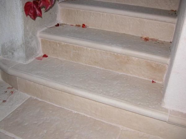Marche escalier Altar