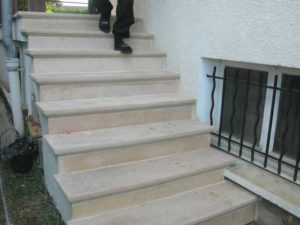 Marche escalier Abbatiale