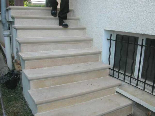 Marche escalier Abbatiale