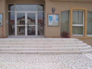 Marche escalier pleine droite et circulaire, aspect lisse