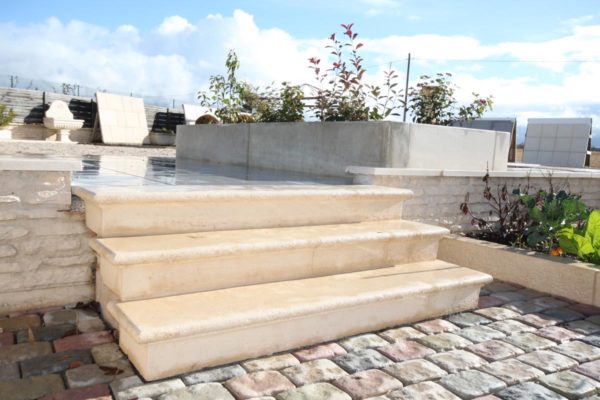 Marche escalier massive pleine moulurée – Image 8