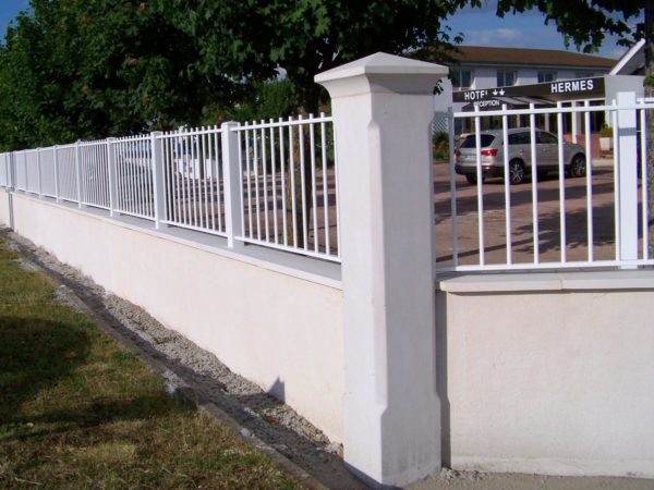 Pilier de portail et clôture 33 lisse-chanfreiné, gamme Décoration