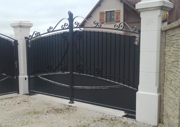 Piliers de portail lisse 40 et 50, gamme Provence, avec couronnement diamant