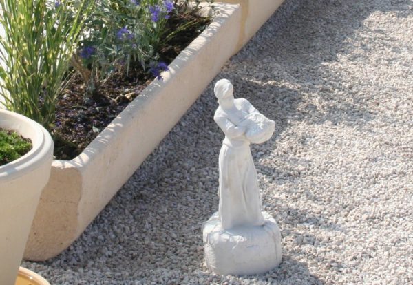Statuette de vendangeuse