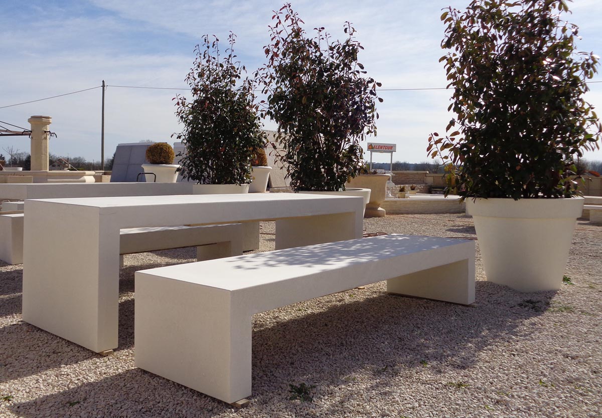 Table en U béton lisse ; mobilier urbain prefabriqué