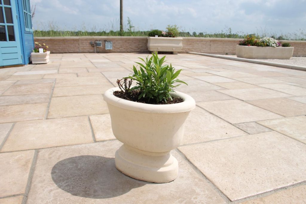 Vasque de jardin sur pied modèle 19 - www.pierre-alentour.fr