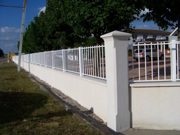 Pilier de portail et clôture 33 lisse-chanfreiné, gamme Décoration – Image 4