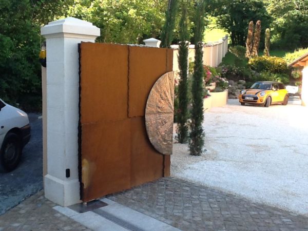 Piliers de portail et clôture 44, ciselé-bouchardé, gamme Décoration – Image 6