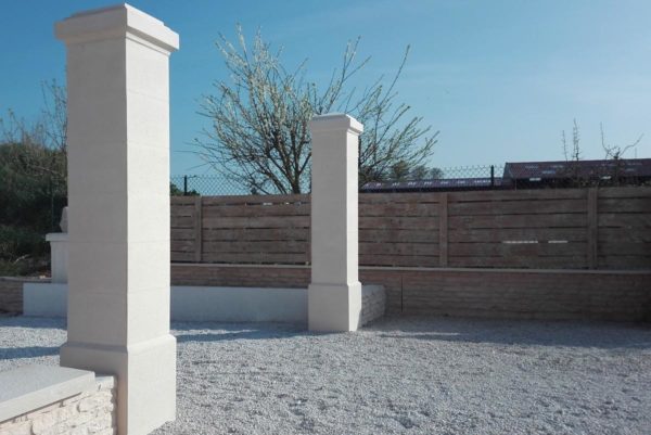 Piliers de portail et clôture 44, ciselé-bouchardé, gamme Décoration – Image 9