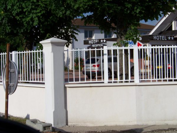 Pilier de portail et clôture 33 lisse-chanfreiné, gamme Décoration – Image 7