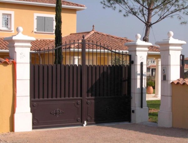 Piliers de portail lisse 40 et 50, gamme Provence, avec couronnement et boule – Image 13