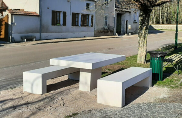 table en béton carrée