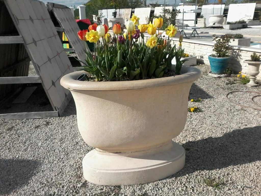 Vasque de jardin sur pied modèle 2 - www.pierre-alentour.fr