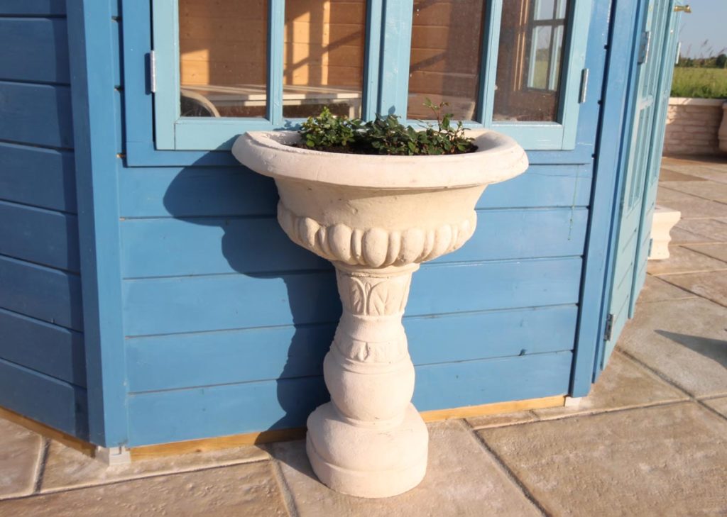 Vasque de jardin sur pied modèle 1 en pierre reconstituée