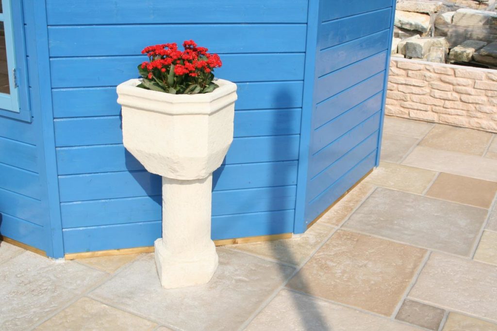 Vasque de jardin sur pied modèle 2 - www.pierre-alentour.fr