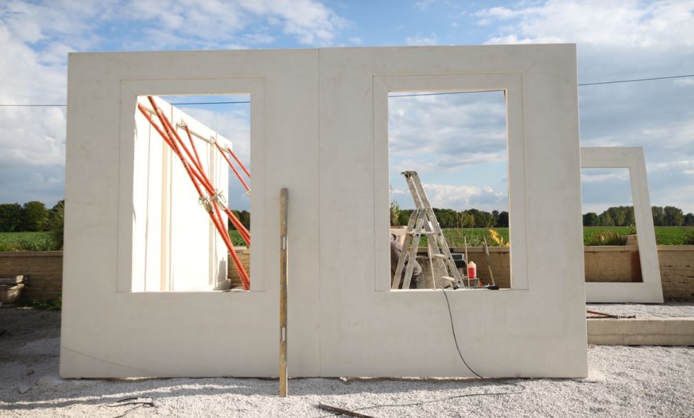 construction-maison-eco-panneaux-prefabriquée-en-béton-armé-décoratif