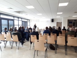 Alentour a participé à l'assemblée générale de l'AMFR 21 le samedi 01 décembre 2018 à Saint-Julien, 21490. assemblee-maires-ruraux-cote-dor-2018-presentation-alentour-lux