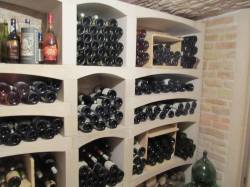 casiers-a-bouteilles-amenagement-cave-a-vin-sur-mesure-pierre-bourgogne-reconstituee