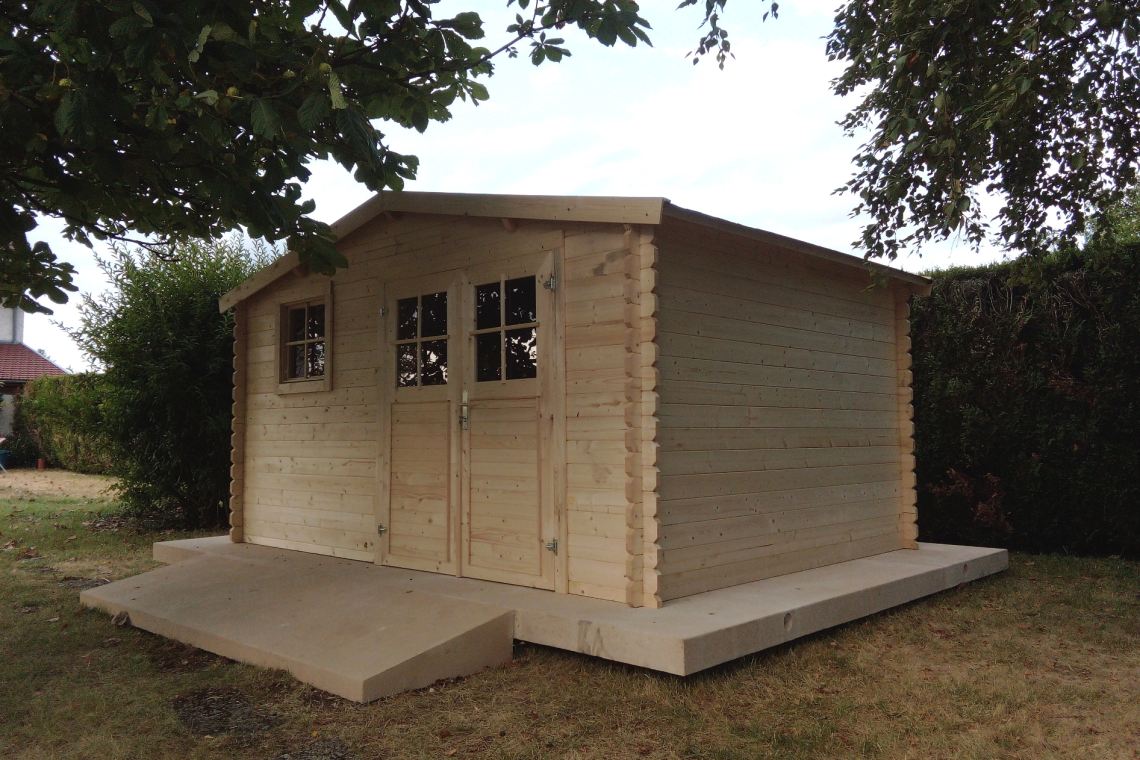 fondation dalle béton préfabriqué et armé abris de jardin alentour